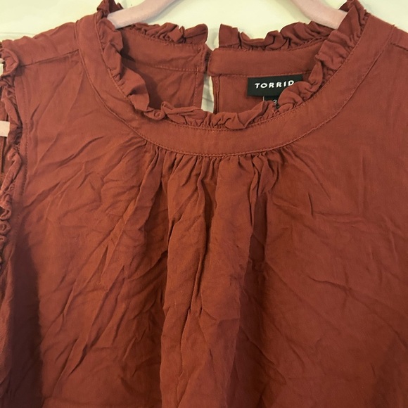 Torrid Women’s Size 3X Rayon Twill Ruffle Trim Mock Neck Tank - Picture 4 of 6